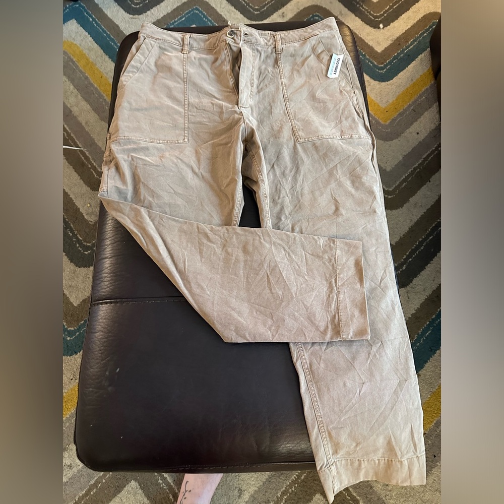 Old Navy Sky High Straight pants. Size 18, tan, NWT.
